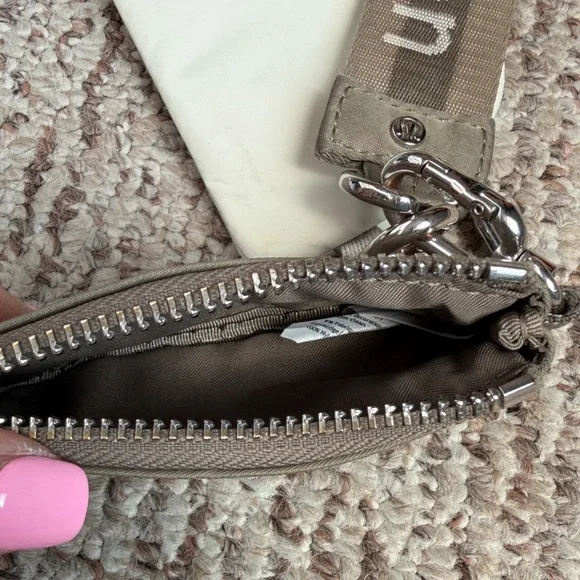 lululemon athletica Tan and White Wallet Set - Picture 8 of 11